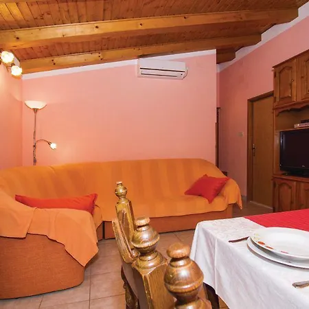 House And Apartments In Labin 8758 *