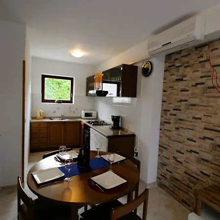 House And In 8758 לאבין
