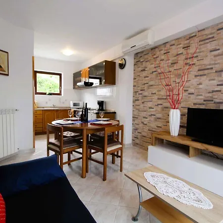 House And In 8758 * Labin (Istria)